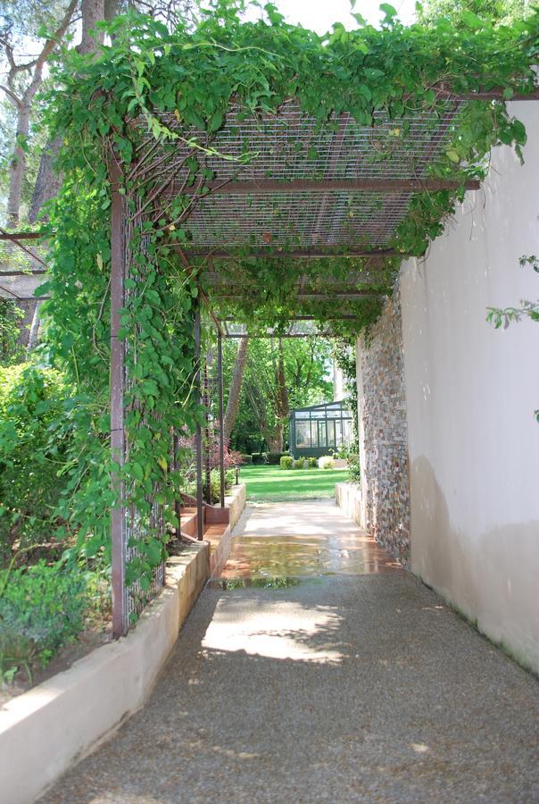 圣考龙比住宿加早餐旅馆 Saint-Geniès-des-Mourgues 外观 照片